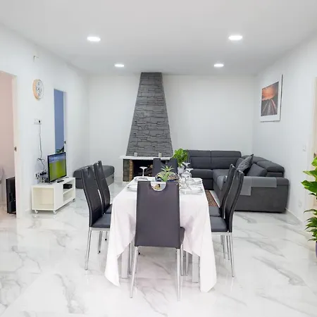Relax House Barcelone Villa Sant Esteve Sesrovires Exterior photo